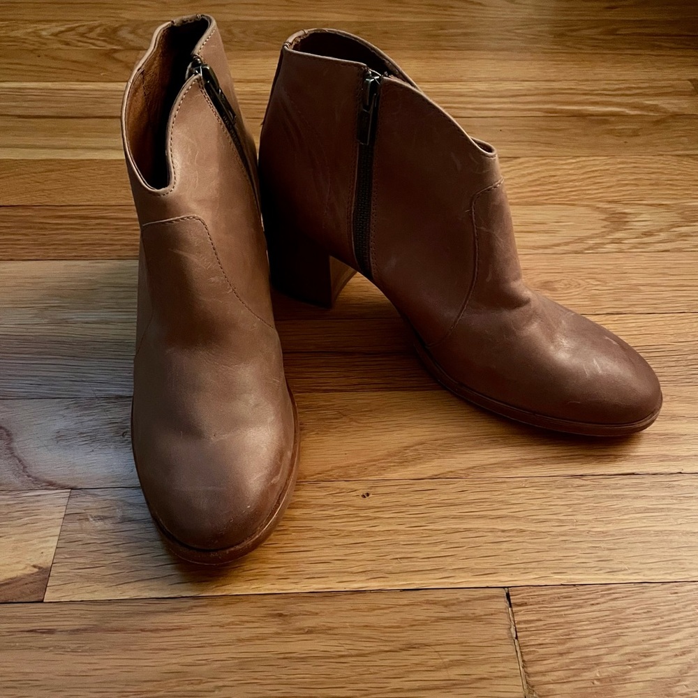 Frye Boots size 7.5 -perfect condition never worn!